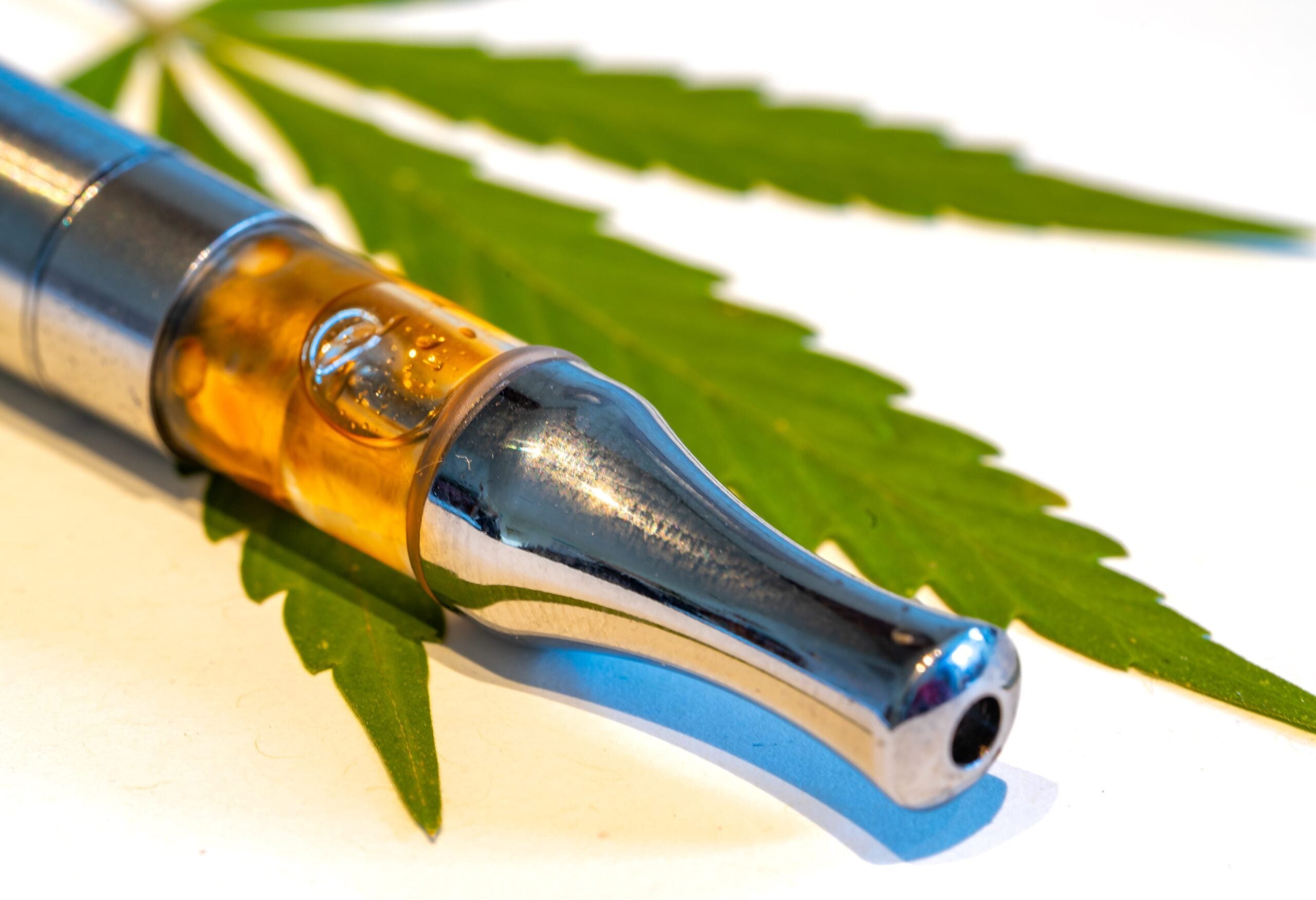 A Beginner’s Guide to Vaping CBD Flower in the UK: Pros, Cons, and Best Practices